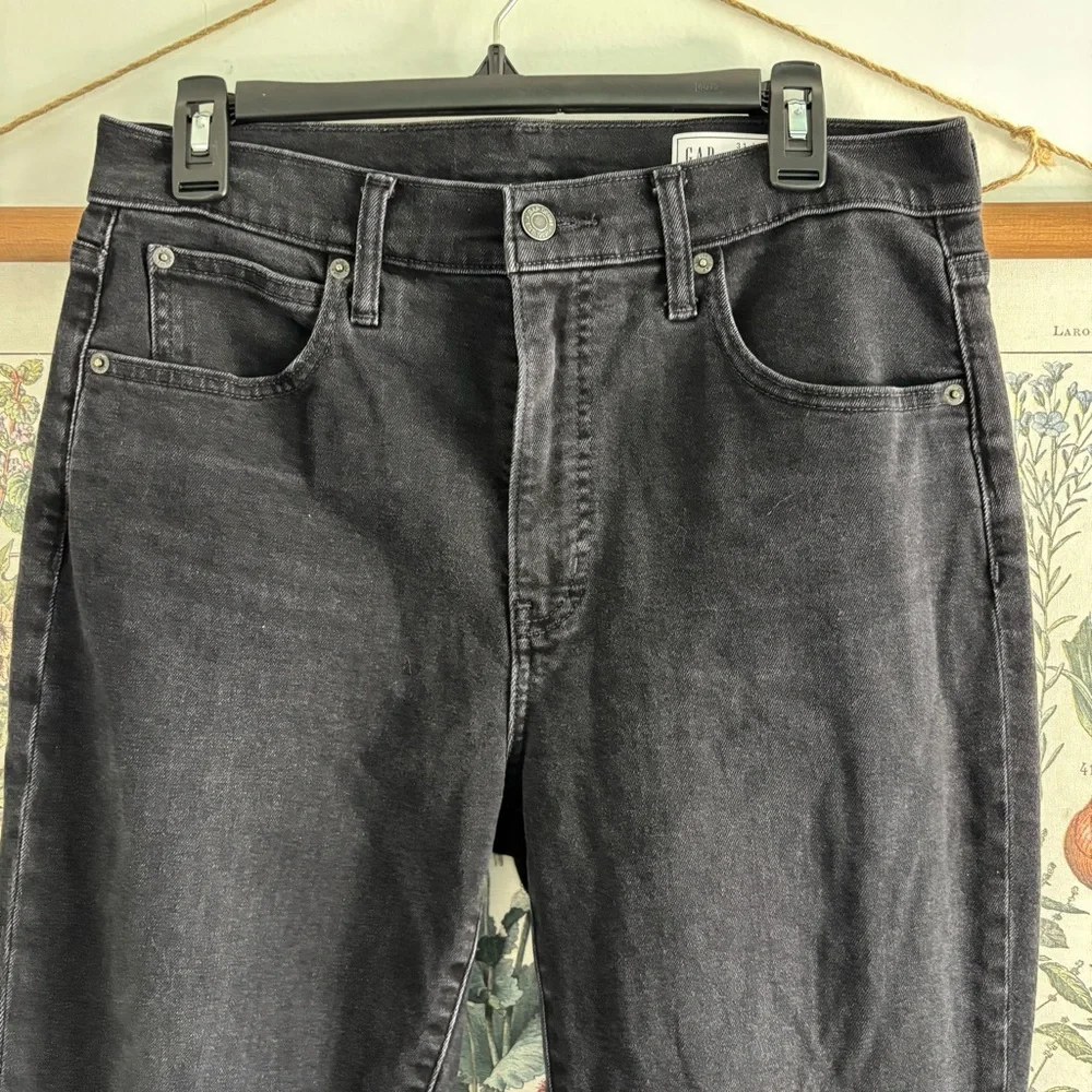 GAP Women’s Dark Gray Straight Jeans 31